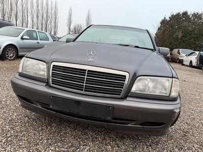 Grau Gebraucht 2001 Mercedes C180 Classic Limousine | 2.999 € (Fairer Preis)