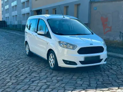 Gebraucht Ford Tourneo Courier 95 PS (69 kW) 2016 Weiß Van / Kleinbus
