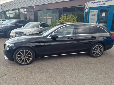 Gebraucht Mercedes C300 204 PS (150 kW) 2019 Schwarz Kombi