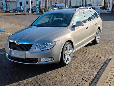 Używany Skoda Superb 140 KM (102 kW) 2012 Szary Kombi