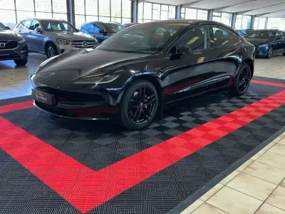 Begagnad Tesla Model 3 208 kW (283 HK) 2023 Svart Sedan