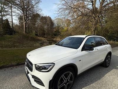 Używany Mercedes GLC300e AMG 320 KM (235 kW) 2020 Biały SUV