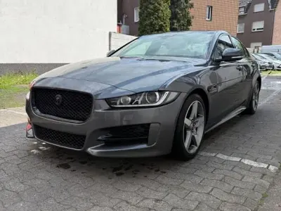 Używany Jaguar XE R-Sport 179 KM (131 kW) 2017 Szary Sedan/Limuzyna