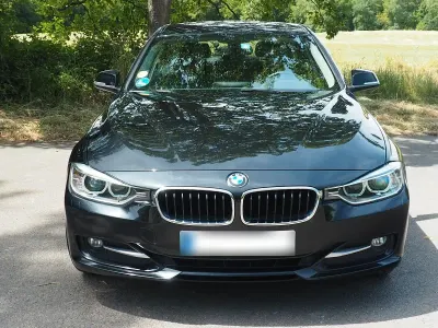 Gebraucht BMW 318 Sport Line 143 PS (105 kW) 2014 Schwarz Limousine