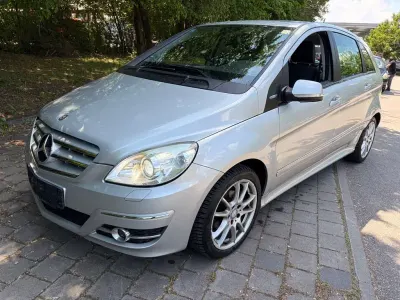 Gebraucht Mercedes B180 116 PS (85 kW) 2010 Silber Van / Kleinbus