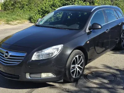 Gebraucht Opel Insignia 131 PS (96 kW) 2011 Schwarz Limousine
