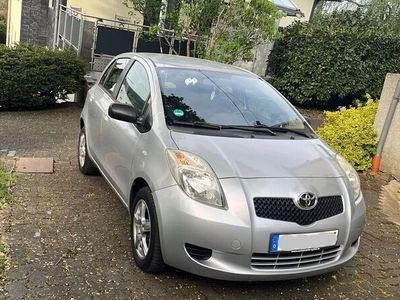 gebraucht Toyota Yaris 1,3-l-VVT-i Automatik AHK Servo TÜV Neu