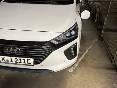 Gebraucht Hyundai Ioniq Premium 141 PS (103 kW) 2020 Weiß Kleinwagen
