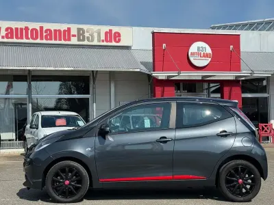 Gebraucht Toyota Aygo X-play 69 PS (50 kW) 2015 Grau Kleinwagen