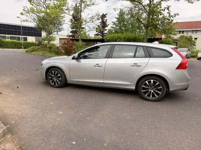 Gebraucht Volvo V60 Linje Svart 150 PS (110 kW) 2017 Silber Kombi