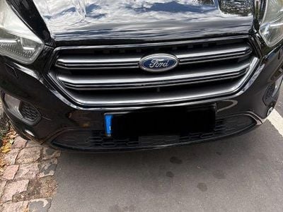 Schwarz Gebraucht 2017 Ford Kuga ST-Line SUV | 10.100 € (Guter Preis)