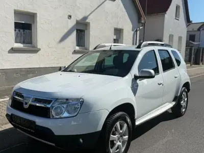 Gebraucht Dacia Duster Lauréate 107 PS (78 kW) 2011 Weiß SUV