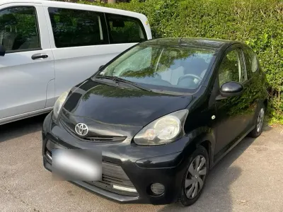 Gebraucht Toyota Aygo 68 PS (50 kW) 2013 Schwarz Kleinwagen