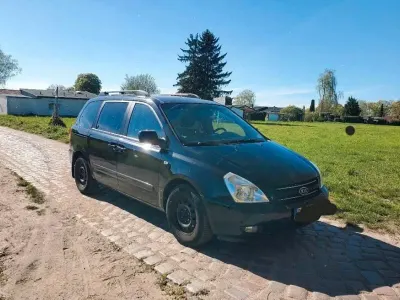 Gebraucht Kia Carnival 189 PS (139 kW) 2009 Schwarz Van / Kleinbus