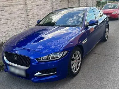 Gebraucht Jaguar XE Prestige 179 PS (131 kW) 2018 Blau Limousine