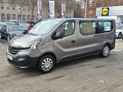 Grau Gebraucht 2020 Renault Trafic Life Van / Kleinbus | 22.890 € (Teuer)