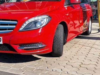 Usata Mercedes B180 Urban 122 CV (89 kW) 2014 Rosso Monovolume
