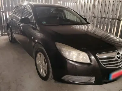 Gebraucht Opel Insignia 160 PS (117 kW) 2009 Schwarz Kombi