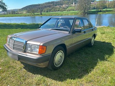 Second-hand Mercedes 190 120 CP (88 kW) 1989 Maro Berlinǎ