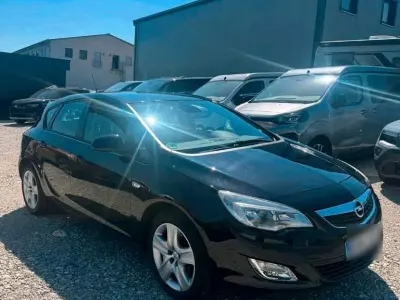 Gebraucht Opel Astra Edition 116 PS (85 kW) 2010 Schwarz Kleinwagen