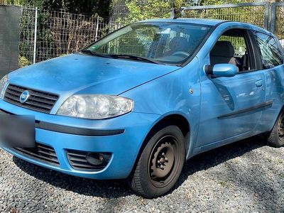 Second-hand Fiat Punto 95 CP (69 kW) 2004 Albastru Hatchback