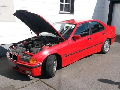 Gebraucht BMW 316 105 PS (77 kW) 1994 Rot Limousine