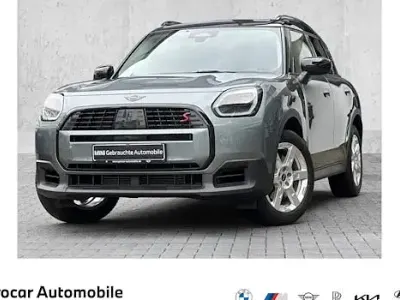Usado Mini Countryman Classic 218 HP (160 kW) 2024 Verde SUV