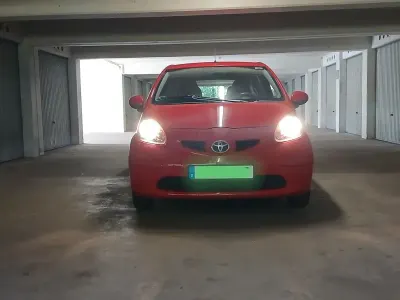 Gebraucht Toyota Aygo 68 PS (50 kW) 2005 Rot Kleinwagen