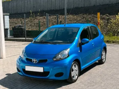 Second-hand Toyota Aygo 68 CP (50 kW) 2010 Albastru Hatchback