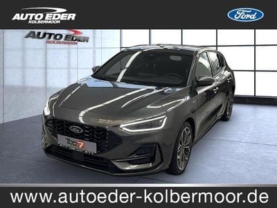 Grau Gebraucht 2023 Ford Focus ST-Line X Limousine | 24.990 € (Fairer Preis)