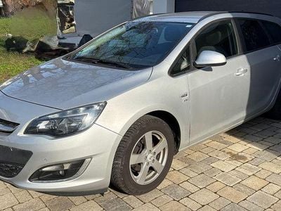 Gebraucht Opel Astra 140 PS (102 kW) 2013 Silber Kombi