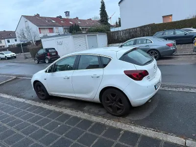 Gebraucht Opel Astra 140 PS (102 kW) 2010 Weiß Limousine