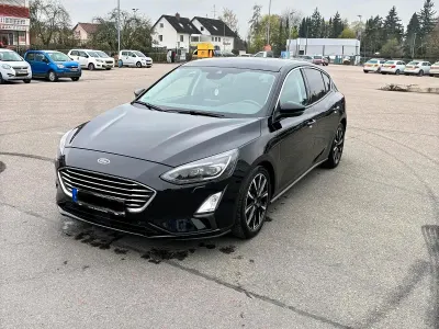 Używany Ford Focus Titanium 120 KM (88 kW) 2018 Czarny Sedan/Limuzyna