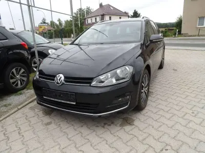 Gebraucht VW Golf VII Allstar 110 PS (80 kW) 2016 Deep black perleffekt Kombi