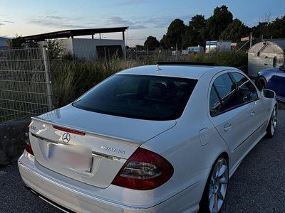 Weiß Gebraucht 2006 Mercedes E63 AMG AMG Limousine | 26.900 €