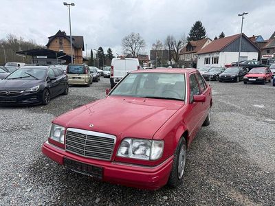 Gebraucht Mercedes E220 150 PS (110 kW) 1994 Rot Limousine