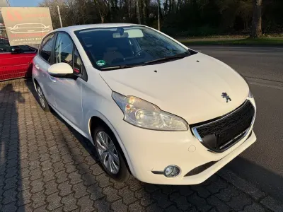 Gebraucht Peugeot 208 Active 82 PS (60 kW) 2014 Weiß Kleinwagen