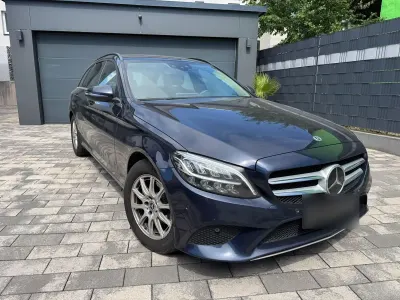 Gebraucht Mercedes C180 122 PS (89 kW) 2019 Blau Kombi