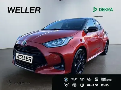 Gebraucht Toyota Yaris Basis 116 PS (85 kW) 2022 Infernoorange metallic, dach schwarz Kleinwagen