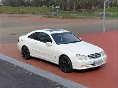 Gebraucht Mercedes CLK320 218 PS (160 kW) 2003 Weiß Coupé