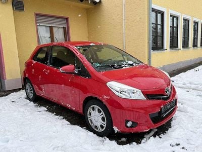 Rot Gebraucht 2013 Toyota Yaris Kleinwagen | 3.300 € (Superpreis)