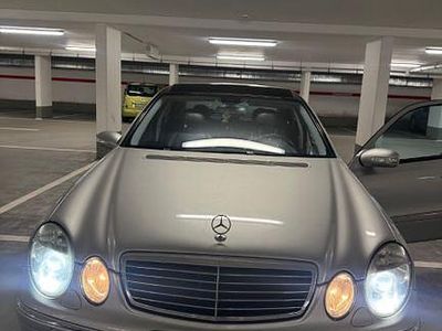 Usata Mercedes E320 Avantgarde 224 CV (164 kW) 2005 Argento Berlina