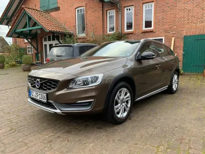 Gebraucht Volvo V60 CC 190 PS (139 kW) 2016 Braun Kombi