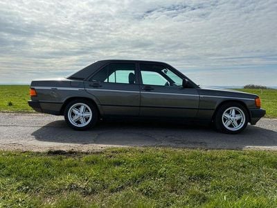 Usata Mercedes 190 122 CV (89 kW) 1986 Grigio Berlina