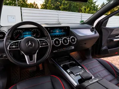 Gebraucht Mercedes B180 136 PS (100 kW) 2019 Schwarz Kleinwagen