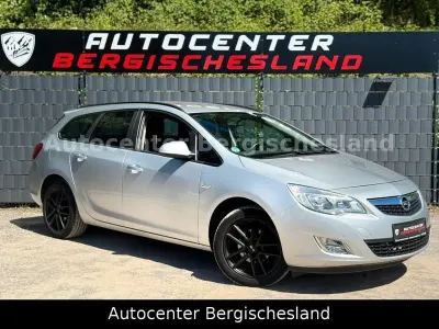 Używany Opel Astra Design Edition 140 KM (102 kW) 2012 Srebrny Kombi