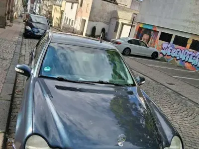 Gebraucht Mercedes C200 Classic 116 PS (85 kW) 2001 Schwarz Limousine