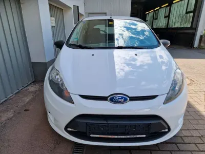 Gebraucht Ford Fiesta Ambiente 60 PS (44 kW) 2009 Weiß Limousine