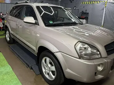 Gebraucht Hyundai Tucson GLS 141 PS (103 kW) 2005 Silber SUV