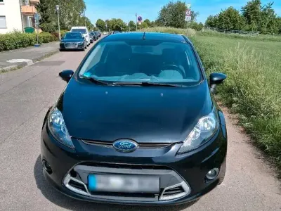 Gebraucht Ford Fiesta Trend 82 PS (60 kW) 2011 Blau Limousine